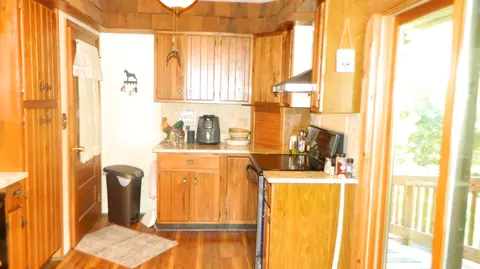 Kitchen - 258 Forest Dr, Springfield, OH 45505 photo 2 of 4