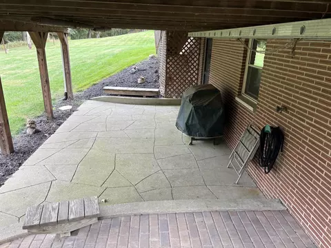 Exterior - 258 Forest Dr, Springfield, OH 45505 photo 5 of 14