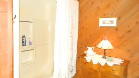 Bath - 258 Forest Dr, Springfield, OH 45505 photo 3 of 5