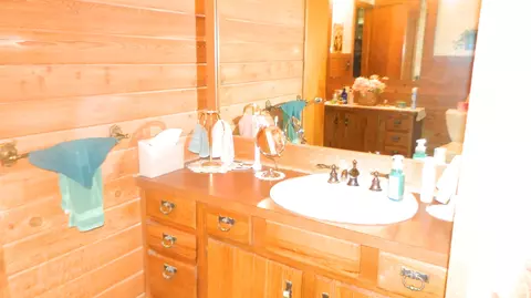Bath - 258 Forest Dr, Springfield, OH 45505 photo 1 of 5