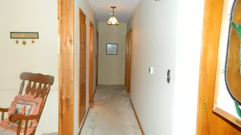 Entry Way - 258 Forest Dr, Springfield, OH 45505 photo 2 of 3