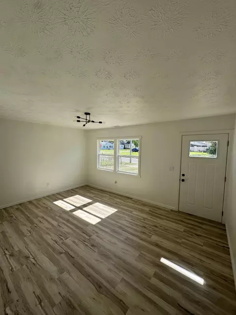 1010 Heard Ave, Springfield, OH 45506 photo 13