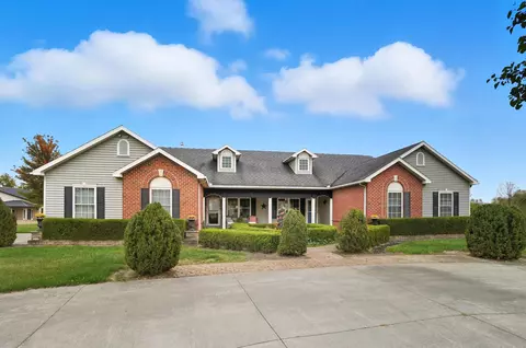 17092 Hauss Rd, Wapakoneta, OH 45895