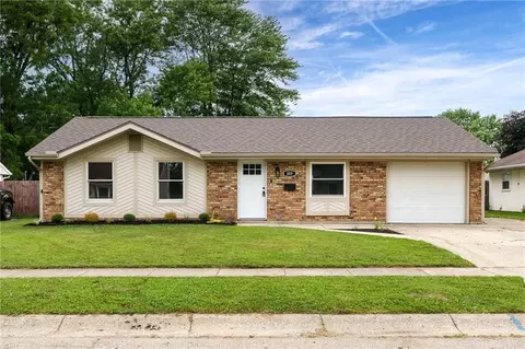 809 Bayberry Dr, New Carlisle, OH 45344