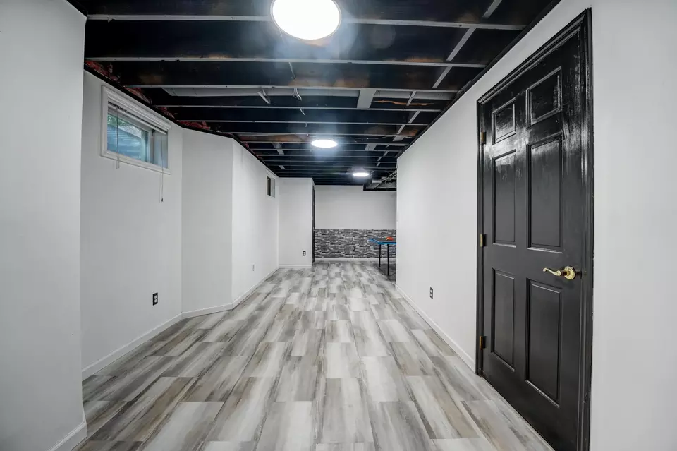 Entry Way - 7116 Dominican Dr, Dayton, OH 45415 photo 8 of 9