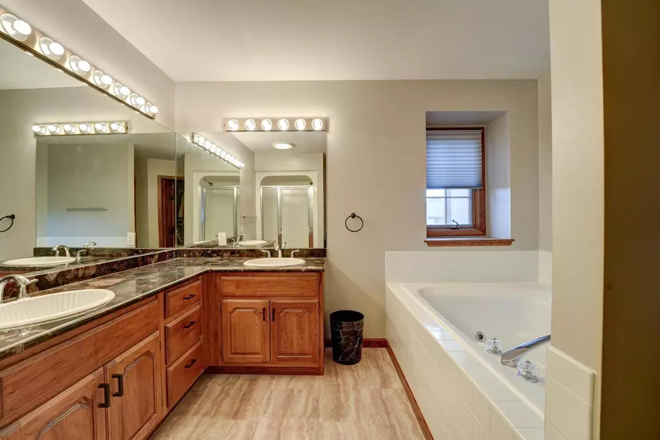 Bath - 7116 Dominican Dr, Dayton, OH 45415 photo 8 of 11