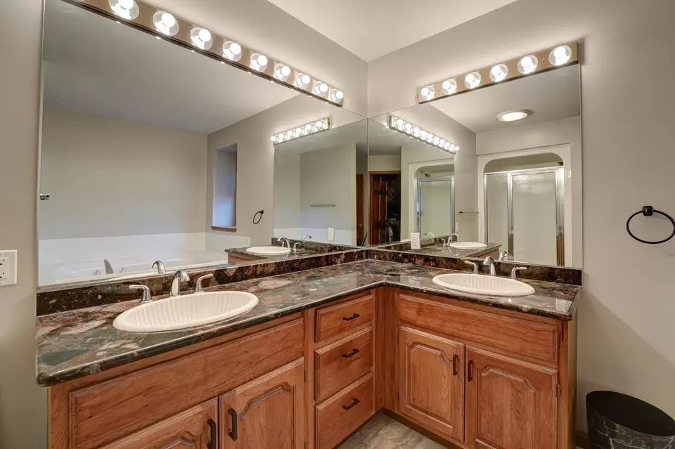 Bath - 7116 Dominican Dr, Dayton, OH 45415 photo 10 of 11