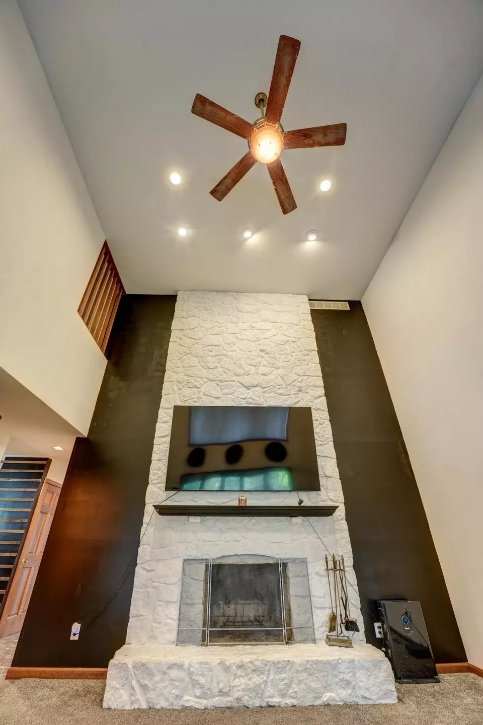 Living - 7116 Dominican Dr, Dayton, OH 45415 photo 6 of 6