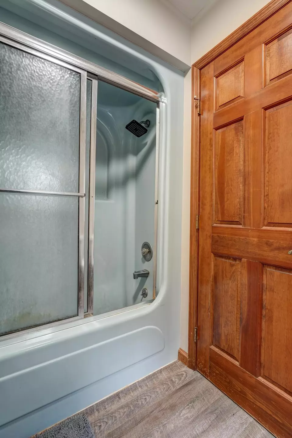 Bath - 7116 Dominican Dr, Dayton, OH 45415 photo 6 of 11