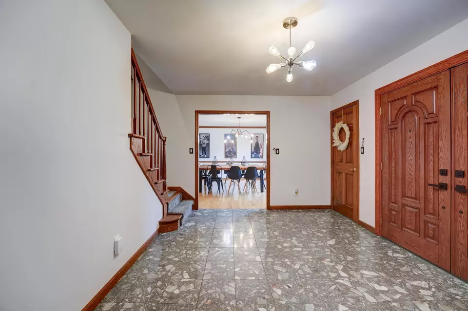 Entry Way - 7116 Dominican Dr, Dayton, OH 45415 photo 2 of 9