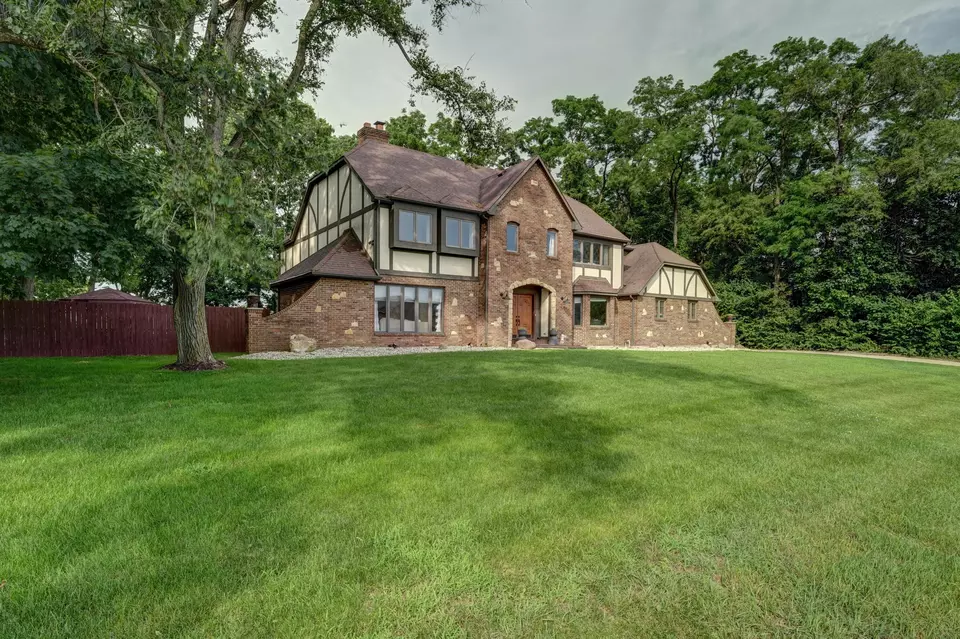 Exterior - 7116 Dominican Dr, Dayton, OH 45415 photo 3 of 13