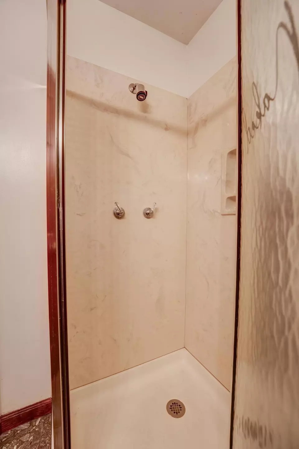 Bath - 7116 Dominican Dr, Dayton, OH 45415 photo 2 of 11