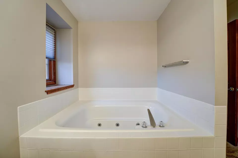 Bath - 7116 Dominican Dr, Dayton, OH 45415 photo 9 of 11