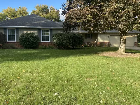 1811 Greenbriar Dr, Troy, OH 45373