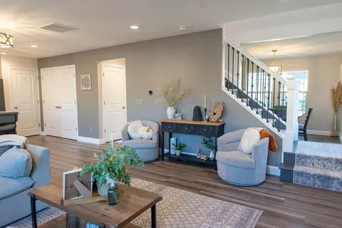 Entry Way - 287 Hampton Trl, Springfield, OH 45502 photo 4 of 4