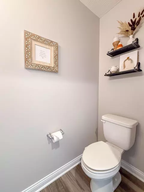 Bath - 287 Hampton Trl, Springfield, OH 45502 photo 2 of 4