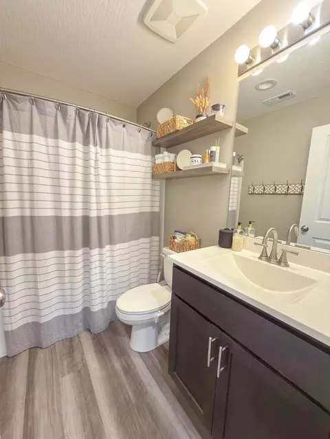 Bath - 287 Hampton Trl, Springfield, OH 45502 photo 4 of 4