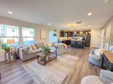 Living - 287 Hampton Trl, Springfield, OH 45502 photo 1 of 3