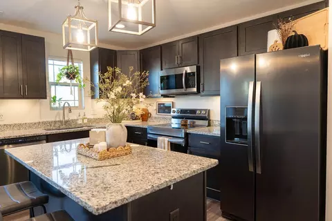 Kitchen - 287 Hampton Trl, Springfield, OH 45502 photo 2 of 2