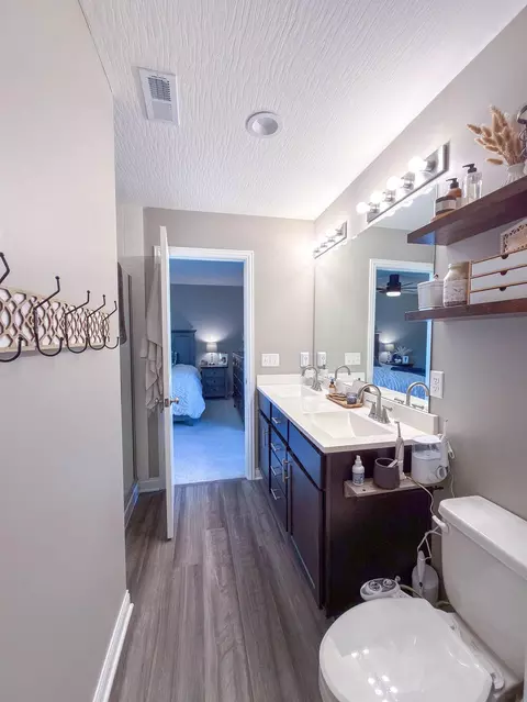 Bath - 287 Hampton Trl, Springfield, OH 45502 photo 3 of 4