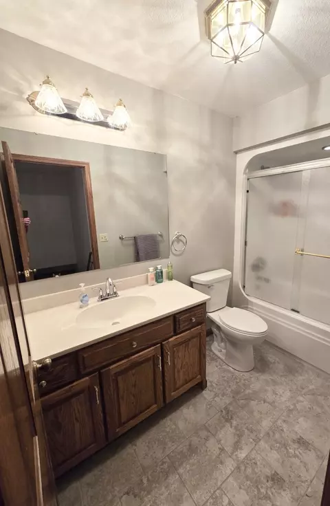 Bath - 7680 Celina Mendon Rd, Celina, OH 45822 photo 4 of 4