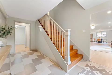 Entry Way - 844 White Oak Dr, Springfield, OH 45504 photo 2 of 4