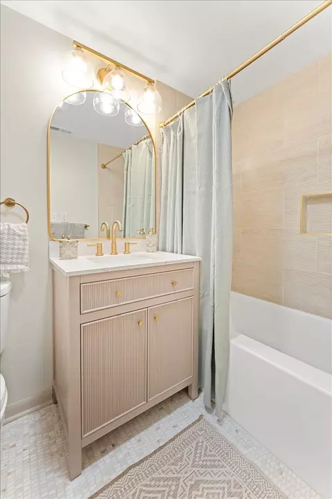 Bath - 844 White Oak Dr, Springfield, OH 45504 photo 5 of 5