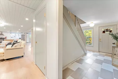 Entry Way - 844 White Oak Dr, Springfield, OH 45504 photo 1 of 4