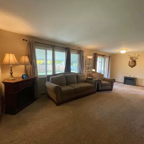 1027 Regan Ln, Springfield, OH 45503 photo 9
