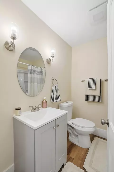 Bath - 1212 W Pleasant St, Springfield, OH 45506 photo 2 of 6