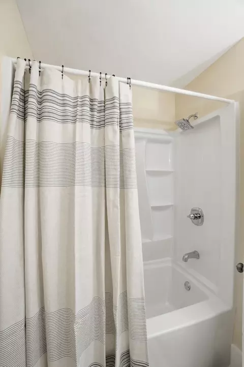 Bath - 1212 W Pleasant St, Springfield, OH 45506 photo 4 of 6