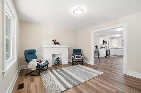 Living - 1212 W Pleasant St, Springfield, OH 45506 photo 3 of 4