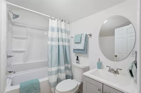 Bath - 1212 W Pleasant St, Springfield, OH 45506 photo 5 of 6