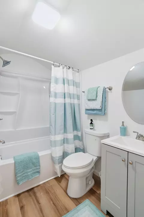 Bath - 1212 W Pleasant St, Springfield, OH 45506 photo 6 of 6