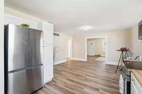 Entry Way - 1212 W Pleasant St, Springfield, OH 45506 photo 1 of 3