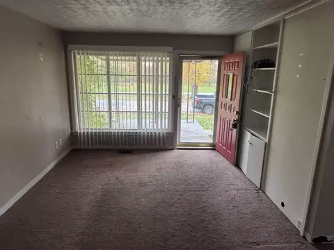 Living - 2221 Harshman Blvd, Springfield, OH 45504 photo 1 of 3