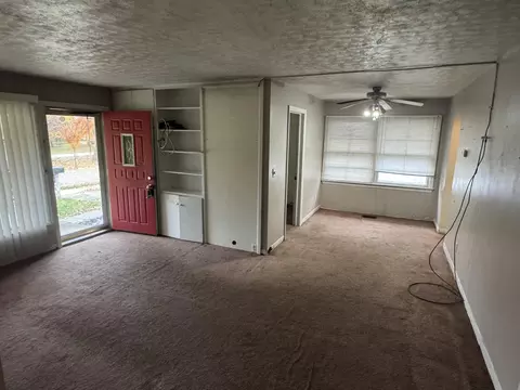 Living - 2221 Harshman Blvd, Springfield, OH 45504 photo 3 of 3
