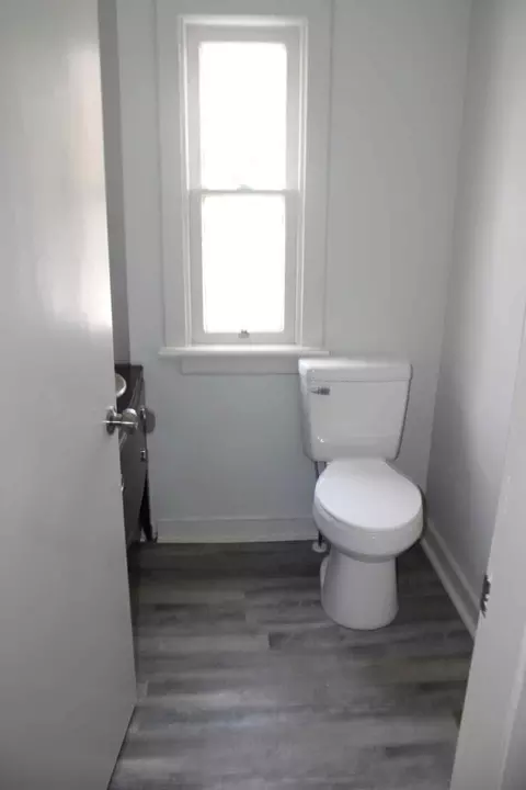 Bath - 410 W Liberty St, Springfield, OH 45506 photo 1 of 4