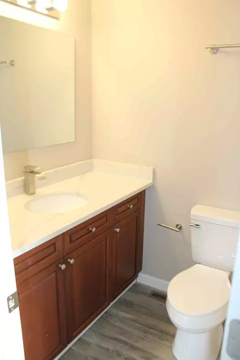 Bath - 410 W Liberty St, Springfield, OH 45506 photo 3 of 4