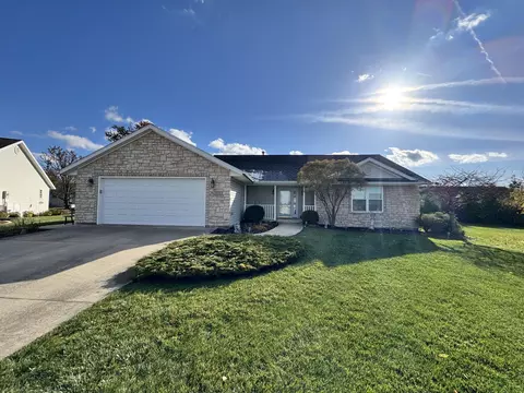 1028 Stonegate Ct, Wapakoneta, OH 45895