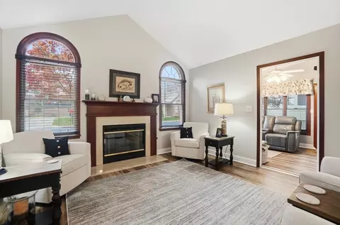 Living - 862 Brendle Trce, Springfield, OH 45503 photo 2 of 2