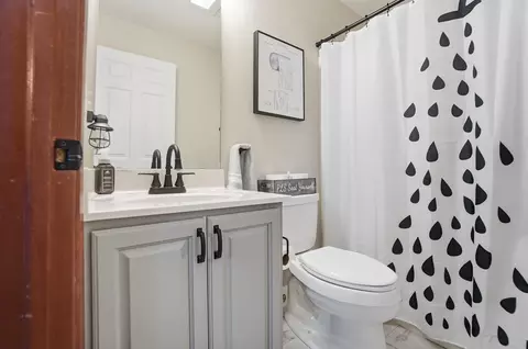 Bath - 862 Brendle Trce, Springfield, OH 45503 photo 1 of 9