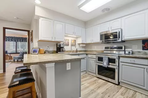Kitchen - 862 Brendle Trce, Springfield, OH 45503 photo 3 of 7