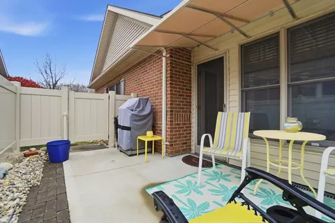 Exterior - 862 Brendle Trce, Springfield, OH 45503 photo 7 of 9