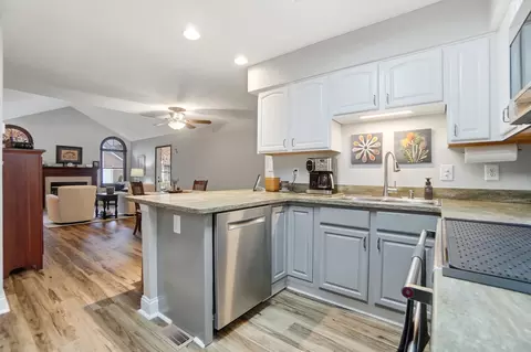 Kitchen - 862 Brendle Trce, Springfield, OH 45503 photo 6 of 7