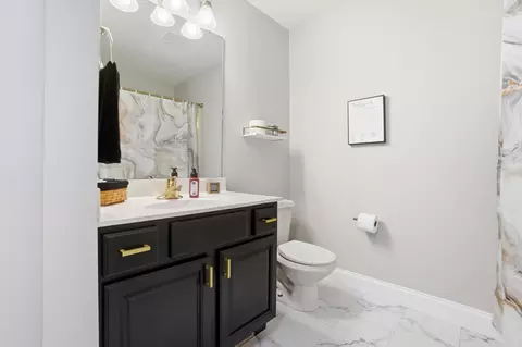 Bath - 862 Brendle Trce, Springfield, OH 45503 photo 7 of 9