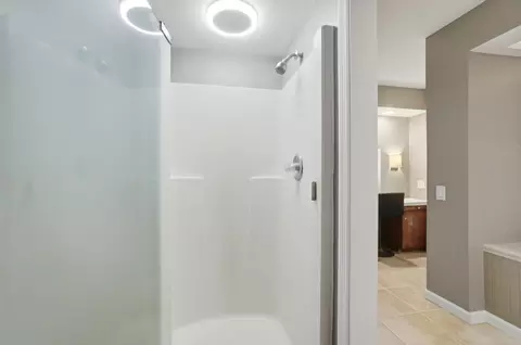 Bath - 917 White Oak Dr, Springfield, OH 45504 photo 8 of 15