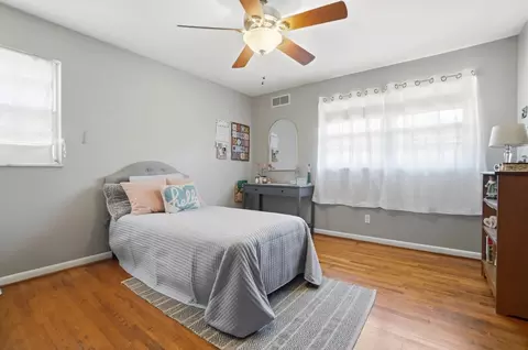 Bedroom - 917 White Oak Dr, Springfield, OH 45504 photo 11 of 16
