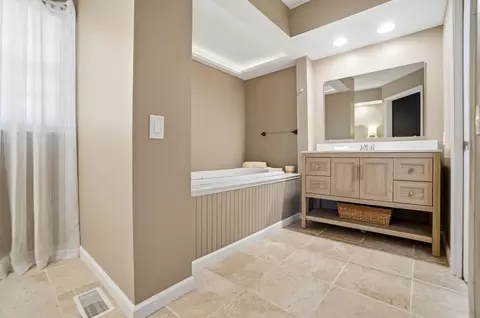 Bath - 917 White Oak Dr, Springfield, OH 45504 photo 3 of 15