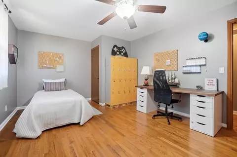 Bedroom - 917 White Oak Dr, Springfield, OH 45504 photo 14 of 16